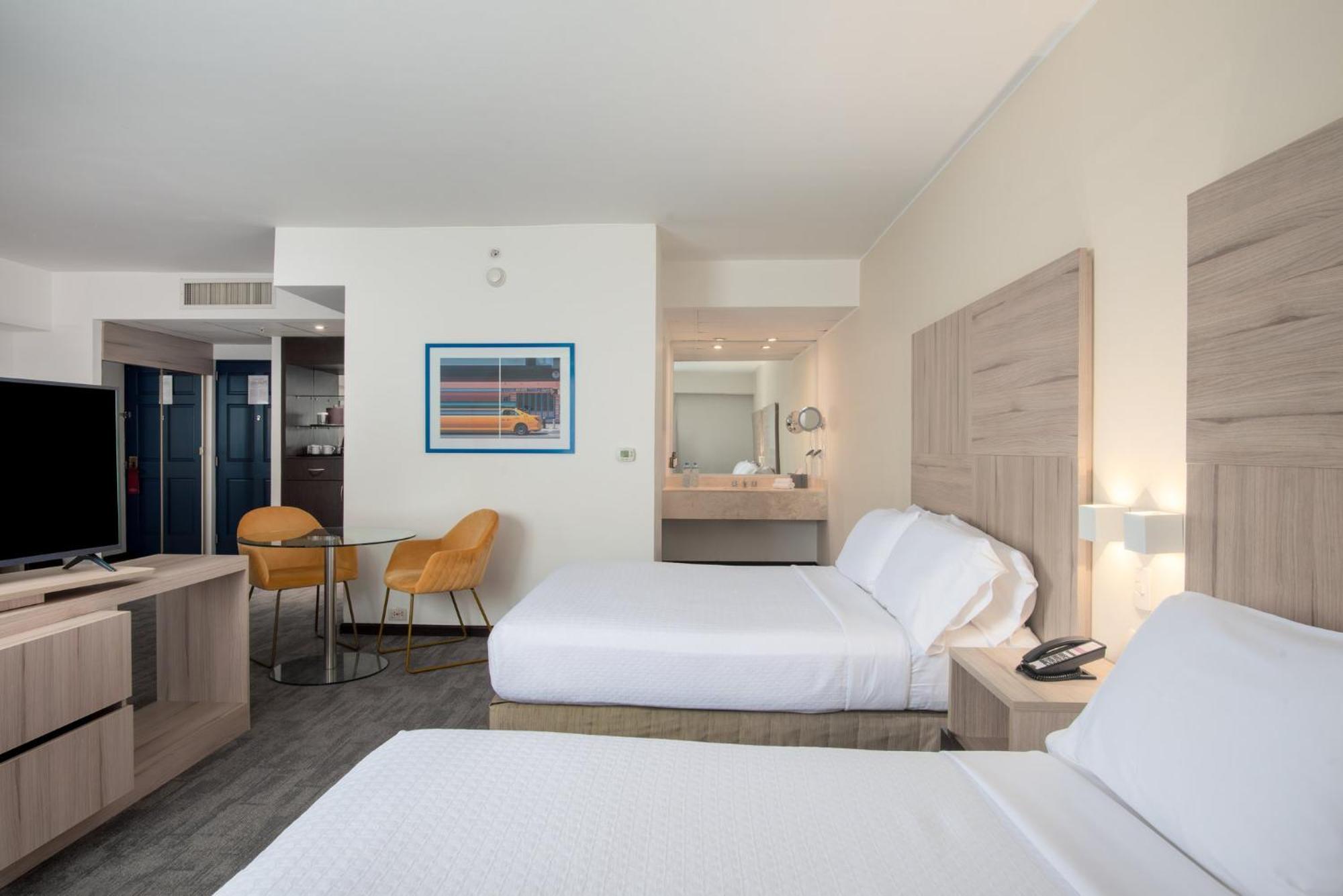 Crowne Plaza Lima By Ihg Hotell Exteriör bild A typical room at the Hilton Garden Inn