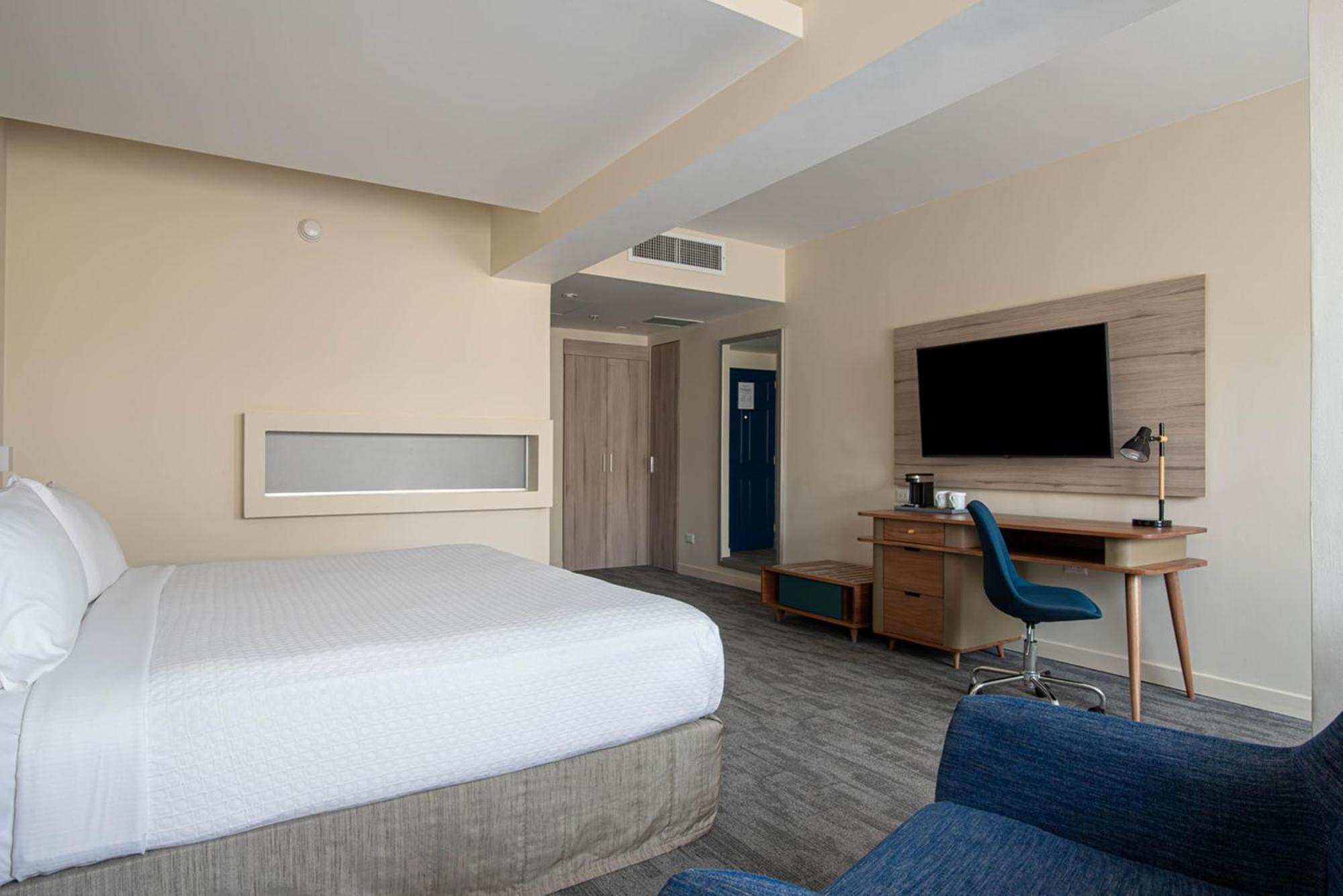 Crowne Plaza Lima By Ihg Hotell Exteriör bild A room at the Hilton Garden Inn in San Francisco